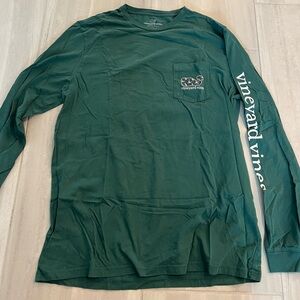 Vineyard Vines Men’s Long-Sleeve T-Shirt with Golden Doodle Design